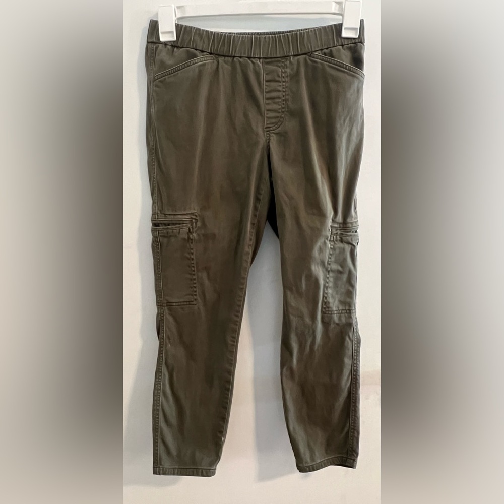 Green cargo pants